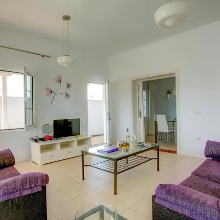 Sleeps 6 Pool Wifi Villa Puerto Calero