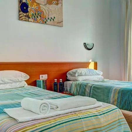 Sleeps 6 Pool Wifi Puerto Calero