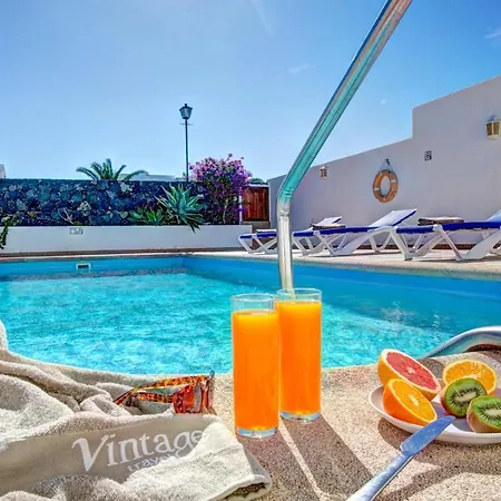 Villa Sleeps 6 Pool Wifi *