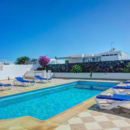 Sleeps 6 Pool Wifi Villa